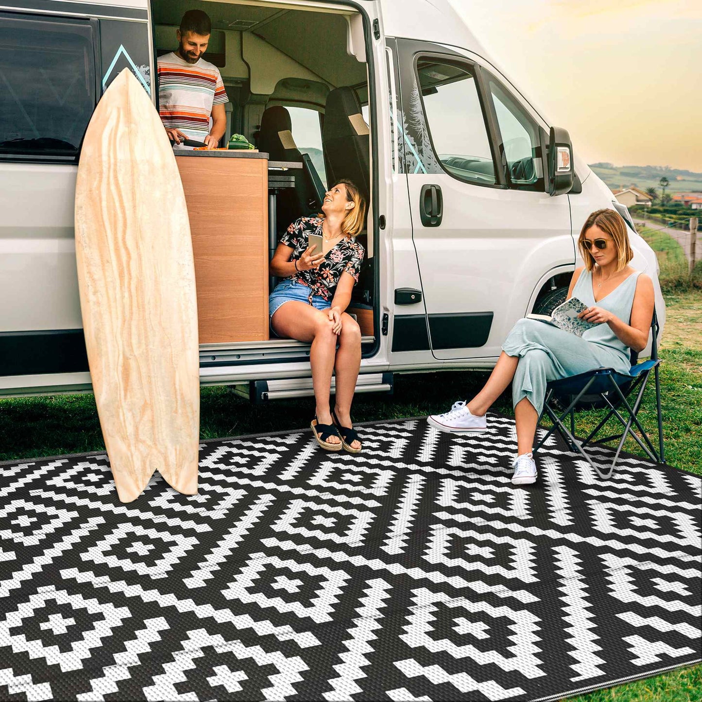 deorab outdoor rugs waterproof plastic straw mat 4'x6' reversible for rv patio deck beach black & white
